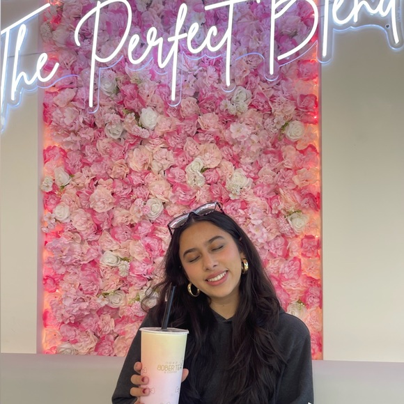 Meet your Posher, Karen - Picture 1 of 6